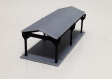 Laden Sie das Bild in den Galerie-Viewer, Small Shed for Autos / Goods Z Scale 1:220 Outland Models Railway