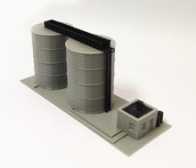 将图片加载到图库查看器,Scenery Gas / Fuel Standing Tank Set N Scale 1:160 Outland Models Train Railway