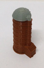 将图片加载到图库查看器,Country Farm Grain Silo N Scale 1:160 Outland Models Train Railway Layout