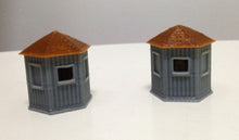 将图片加载到图库查看器,Train Station Stand Alone Ticket Booth x2 HO OO Scale Outland Models Railway
