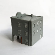 Cargar imagen en el visor de la galería, City Classic 3-Story Arcade Building Z Scale 1:220 Outland Models Train Layout