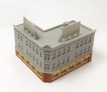 将图片加载到图库查看器,City Classic Corner Shop (Long) Z Scale Outland Models Train Railway Layout