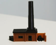 将图片加载到图库查看器,Small Boiler House with Chimney N / Z Scale