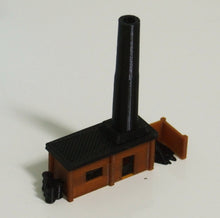 将图片加载到图库查看器,Small Boiler House with Chimney N / Z Scale