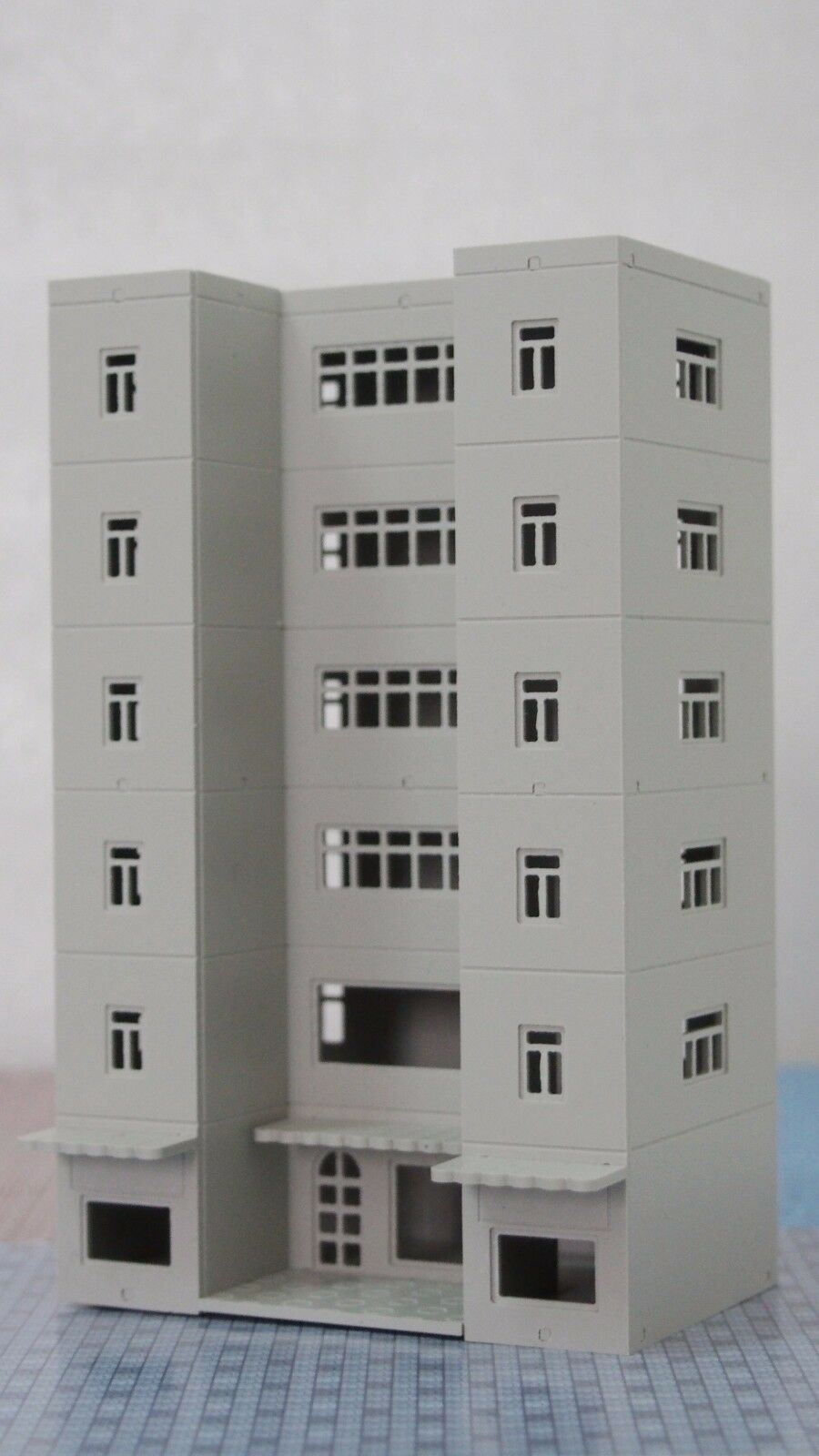 Outland Models Railway Modern Building Tall Shopping Centre Mall Grey N Scale