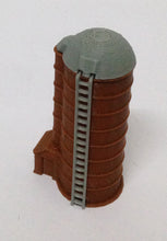 Load image into Gallery viewer, Country Farm Grain Silo N Scale 1:160 Outland Models Train Railway Layout