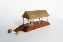 Cargar imagen en el visor de la galería, Wood Style Loading Shed / Platform Z Scale Outland Models Train Railway Layout