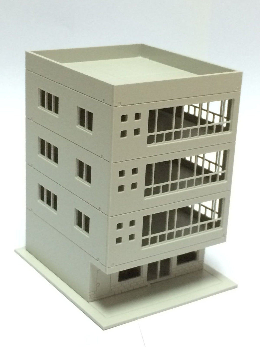 Modern 4-Story Office Building Unpainted N Scale 1:160 Outland Models Railway