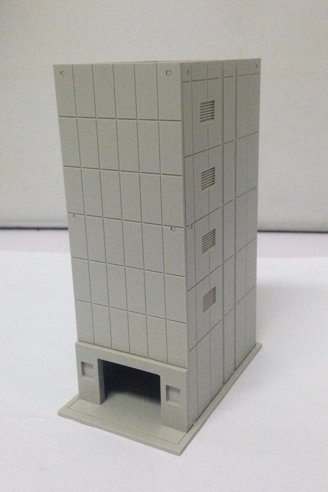 Modern Downtown Stylish Tall Building N Scale Outland Models Railway