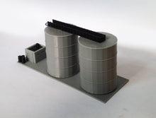Load image into Gallery viewer, Gas / Fuel Standing Tank Set Z Scale 1:220 Outland Models Train Railway Scenery